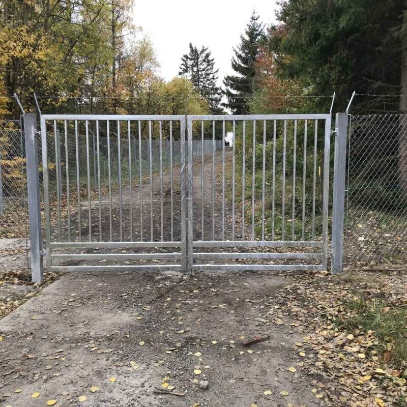 Dvoukřídlá brána pro ministerstvo obrany ČR